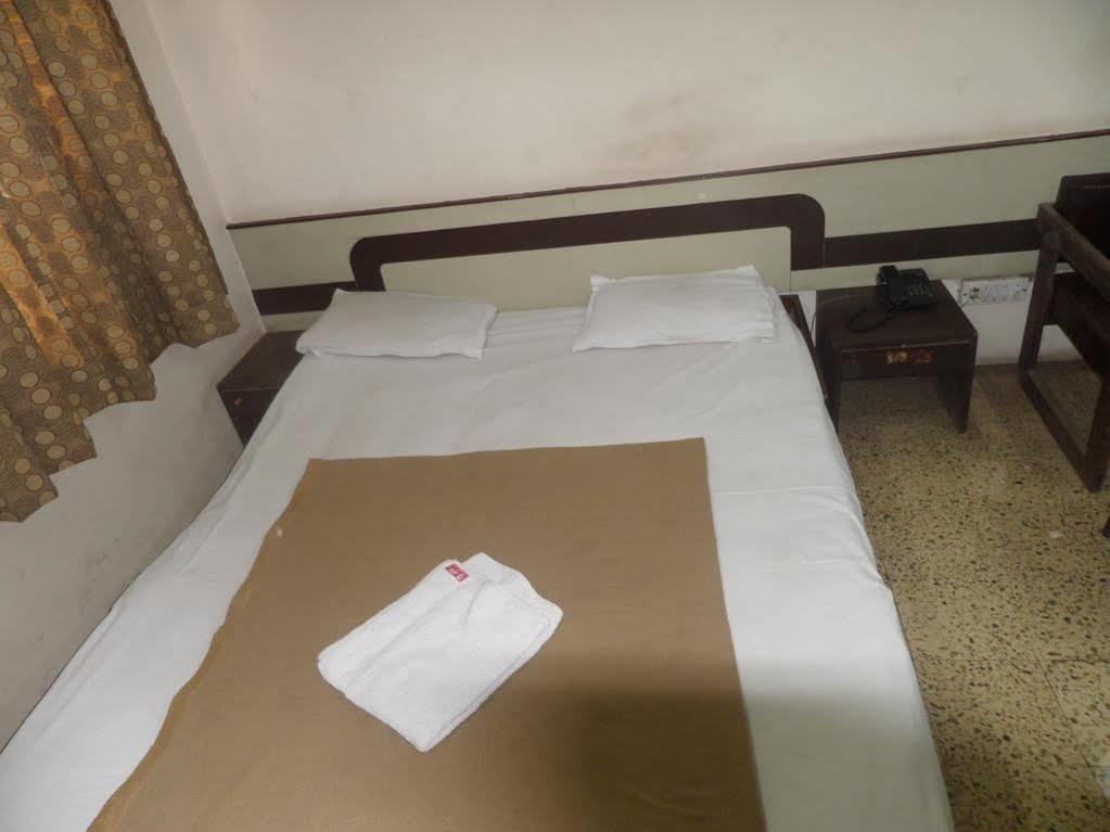 Hotel Shilpa Nashik Buitenkant foto